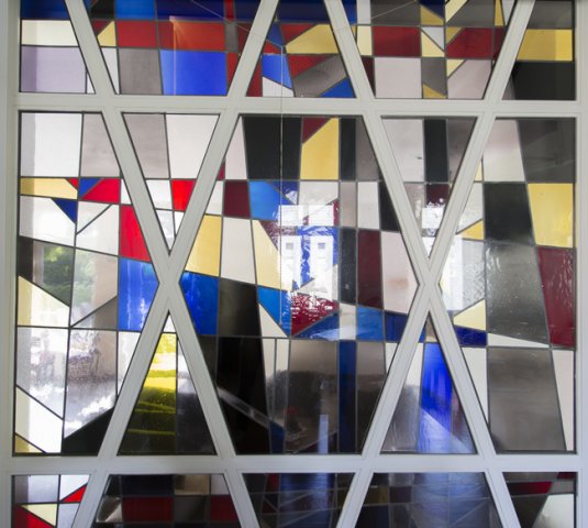 Glasmosaik im Gottesdienstraum