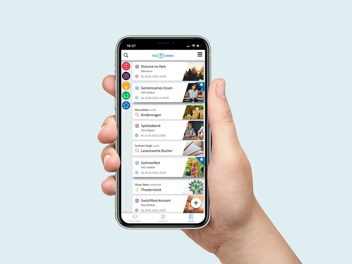Hand hält Smartphone mit Dashboard Screen der FeG Uedem App